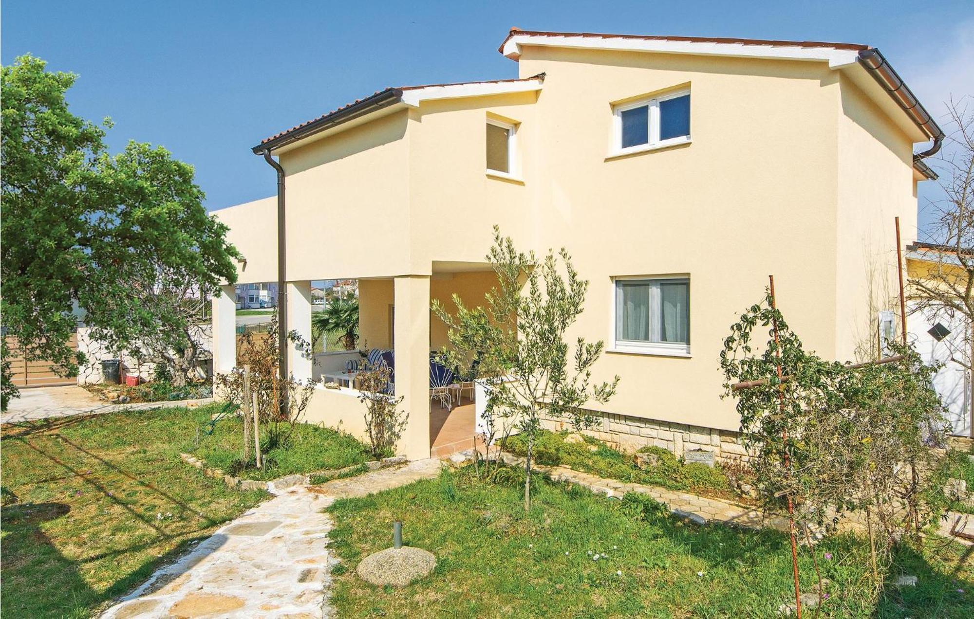 Awesome Apartment In Fazana With Wifi Экстерьер фото
